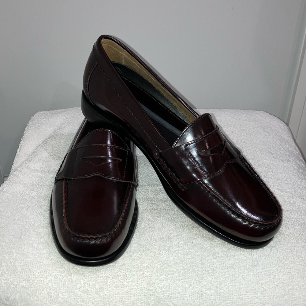 BRAND NEW men’s burgundy penny loafers